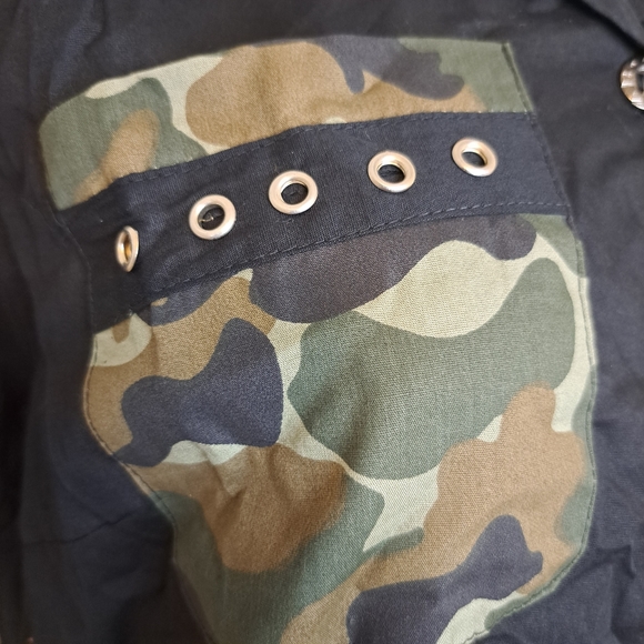 Dead Threads Womens XL Shirt Goth Black Camouflage Button Down Short Sleeve - Picture 3 of 13